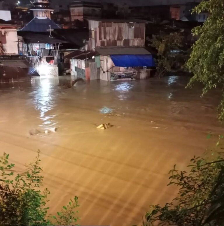 Sungai Deli Banjir Hingga Ke Permukiman Masyarakat