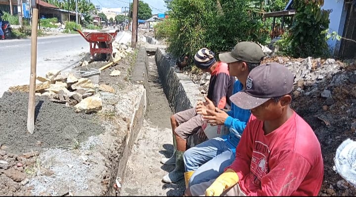 Babinsa di Desa Simpang Gambus Batu Bara, Menjadi Pengawas Proyek