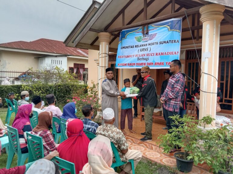 Menyambut Bulan Suci Ramadhan 1443 H, Komunitas Relawan North Sumatera (KRNS) Bagikan Paket Sembako
