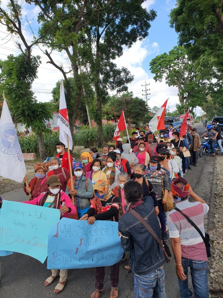 Mahasiswa dan Masyarakat Demo Pengadilan Negeri Simalungun, Terkait Bebasnya Humas PT. TPL