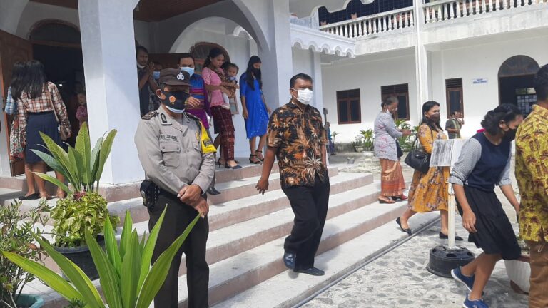 Polres Toba Patroli dan Monitoring Tempat Ibadah Antisipasi Penularan Virus Covid 19