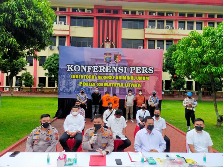 Konferensi Pers Terkait Pelemparan Kaca Bus Sartika Hingga Mengakibatkan Seorang Penumpang Meninggal