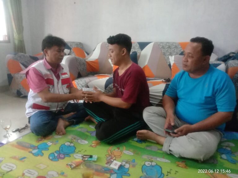 Pejuang Bravo Lima Batu Bara Jenguk Wartawan Korban Penusukan