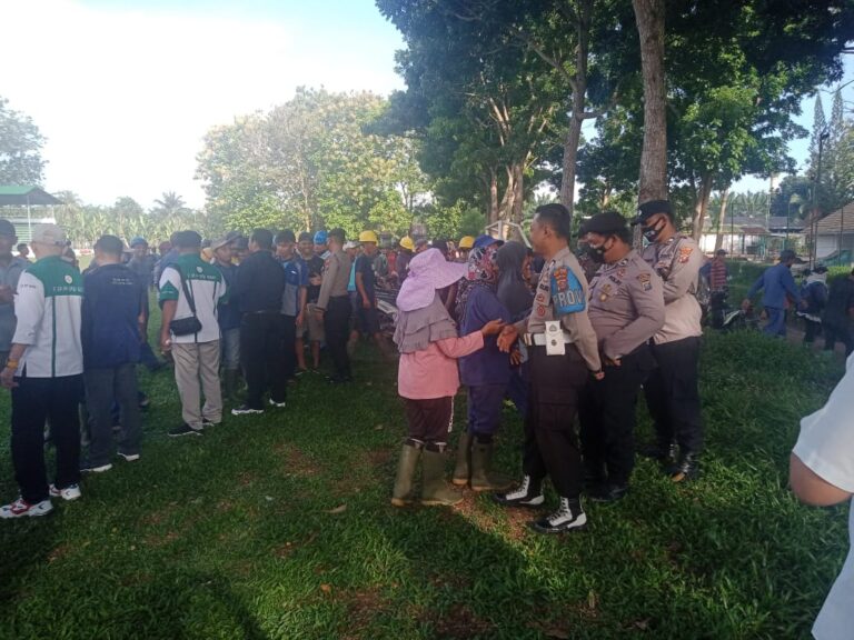 Ratusan Karyawan PT. Socfindo Perkebunan Tanah Gambus Lakukan Aksi Mogok Kerja