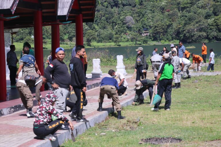 Jelang Festival 1000 Tenda Kaldera Toba, Pemkab Toba Gelar Keberasihan