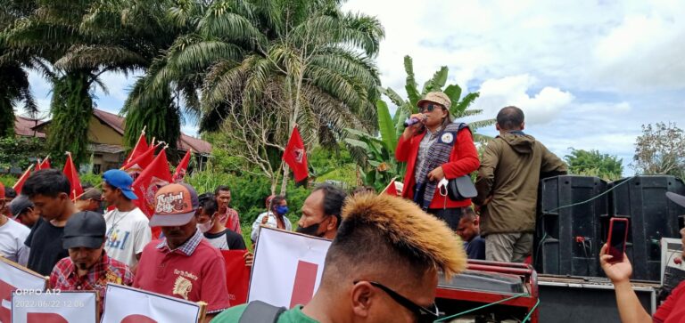 Himapsi Unjuk Rasa ke Kantor DPRD dan Bupati Simalungun Tolak PN4 Konversi Kebun Teh Menjadi Sawit