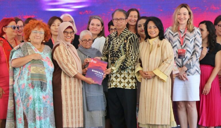 Bupati Simalungun Tutup Pertemuan W20 di Parapat