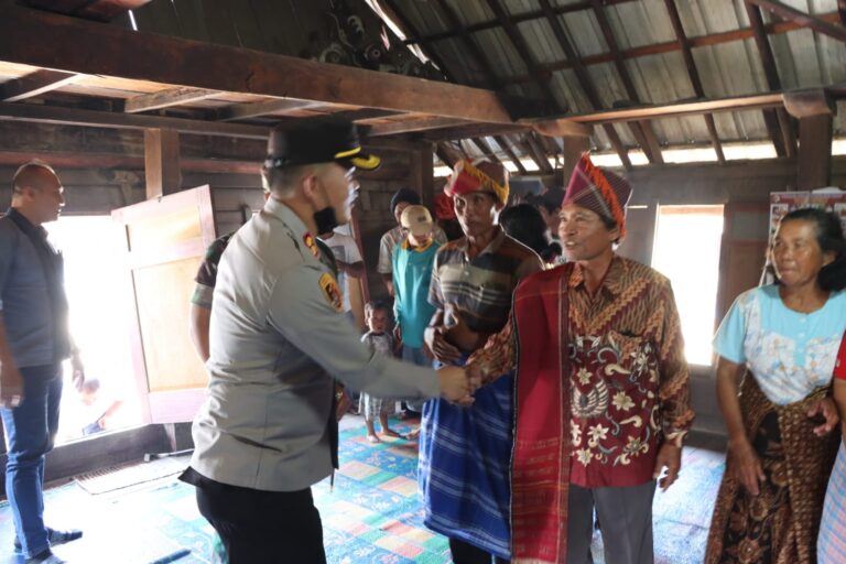 Baru Menjabat Kapolres Simalungun Temui Masyarakat Adat Ambarita Sihaporas (Lamtoras)