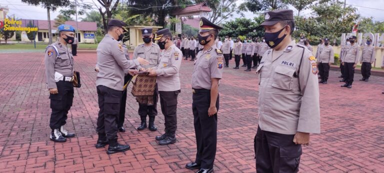 Polres Simalungun Gelar Upacara Kenaikan Pangkat dan Purnabakti