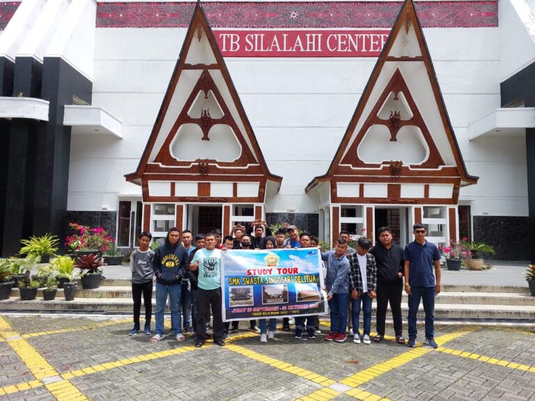Tanamkan Wawasan Kebangsaan, SMK Singosari Delitua Study Tour ke TB Center Balige