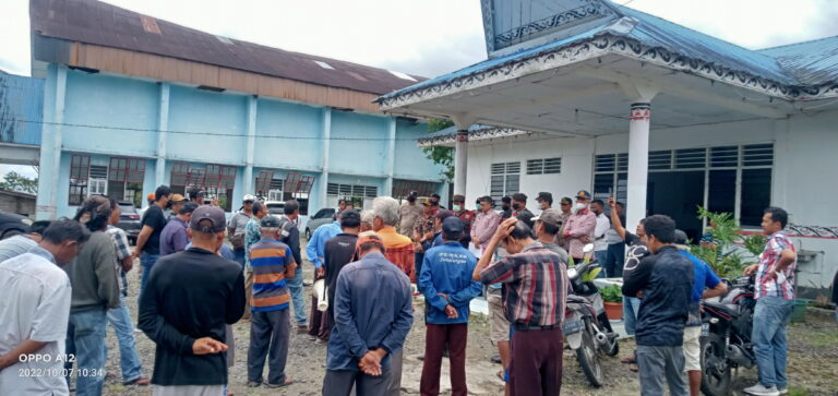Aliansi Masyarakat Sidamanik Demo Di Kantor Camat Tolak Konversi Sawit Kebun Bahbutong