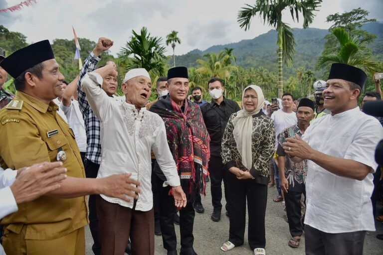 Gubernur dan Ketua TP PKK Sumut Disambut Pj Bupati Tapteng