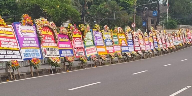 Ribuan Karangan Bunga Hiasi Peresmian Graha PENA 98