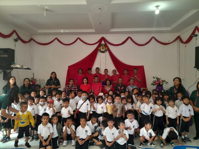 TK Gloria Anak Bangsa Berbagi Kasih Kepada Yayasan SHKB