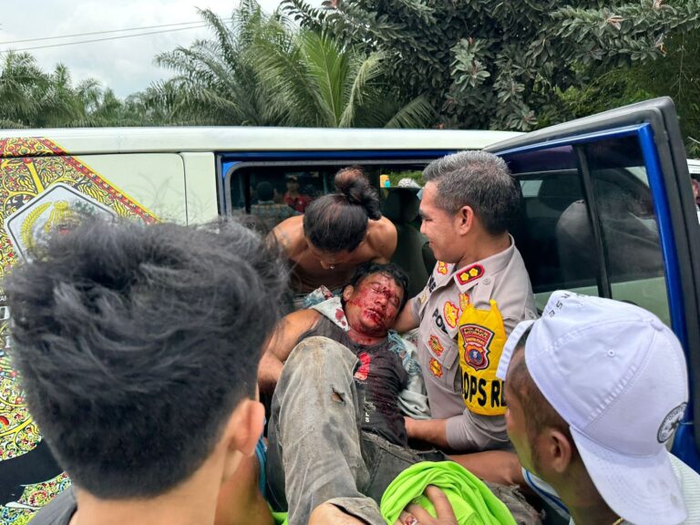 Laka Beruntun Di Jalinsum Batubara, Kapolres Turut Evakuasi