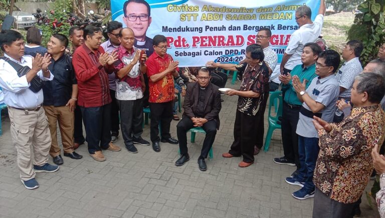 PGIW dan Lintas Iman Ikut Daftarkan Pdt. Penrad Siagian Ke KPU Sumut