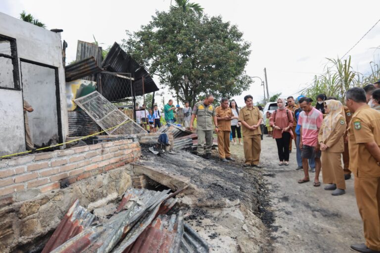 Pemko Siantar Kunjungi Korban Kebakaran Di Sumber Jaya