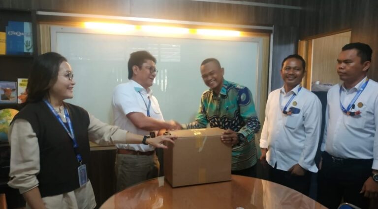 MN Formalindo Dan CV. ABC Donasi Buku Ke Sekolah Parulian Medan
