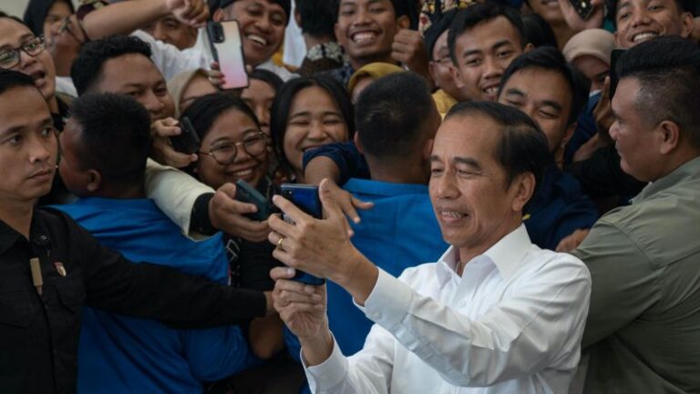 Jokowi pegang data intelijen parpol, pengamat: ‘Jangan sampai untuk dukung Ganjar atau Prabowo’