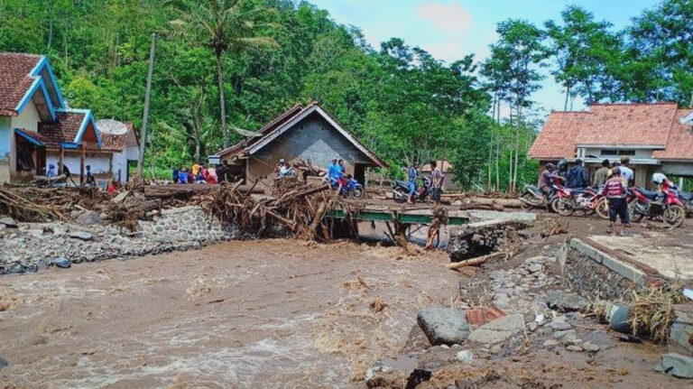 Banjir Bandang Samosir, PP GMKI Desak Pemerintah Tutup TPL