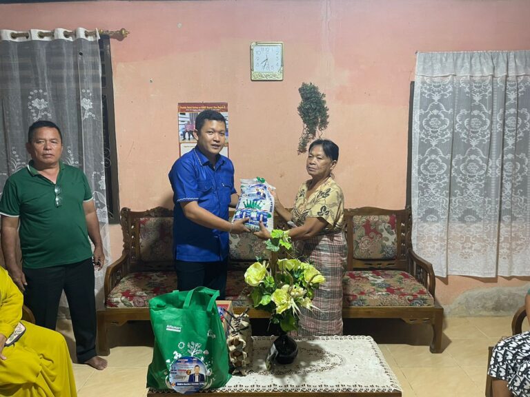 Andre Sinaga Salurkan Bantuan Sembako Kepada Warga