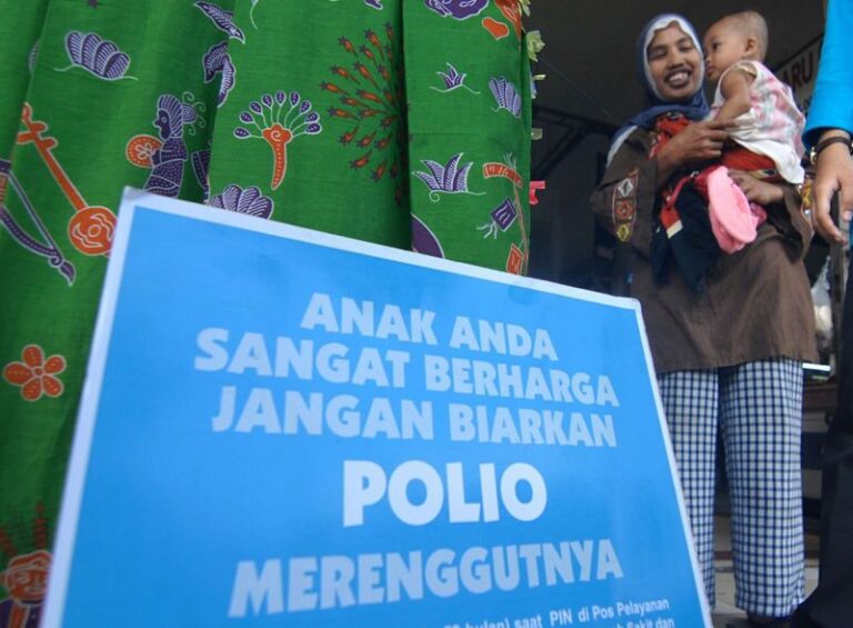 Tiga anak di Jateng dan Jatim lumpuh layu akibat polio, apa gejalanya dan bagaimana mengatasinya?