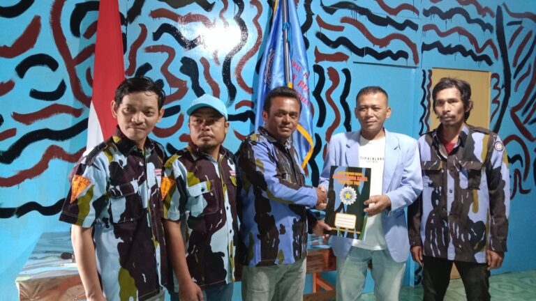 DPD IPK Toba Serahkan Mandat Pelantikan PAC Balige