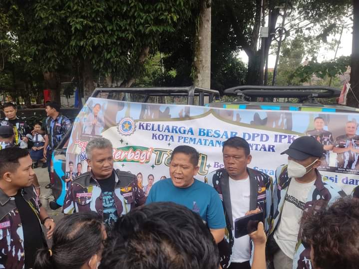 DPD IPK Kota Sianțar Berbagi Takjil Di Bulan Ramadhan