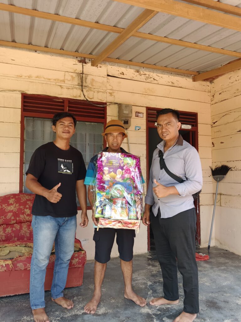 Pengusaha UD.Tapature bagikan Bingkisan Jelang Idul Fitri 2024