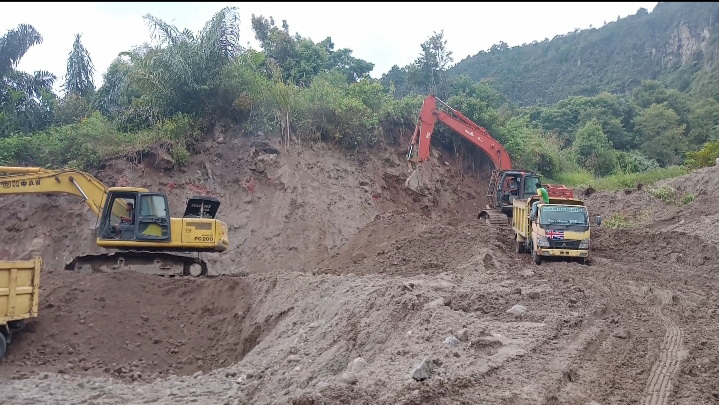 Aktifitas Galian C Di Siboruon Kabupaten Toba, Diduga Illegal