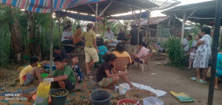 Caleg DPD RI Terpilih Penrad Siagian Kunjungi Petani Gurilla