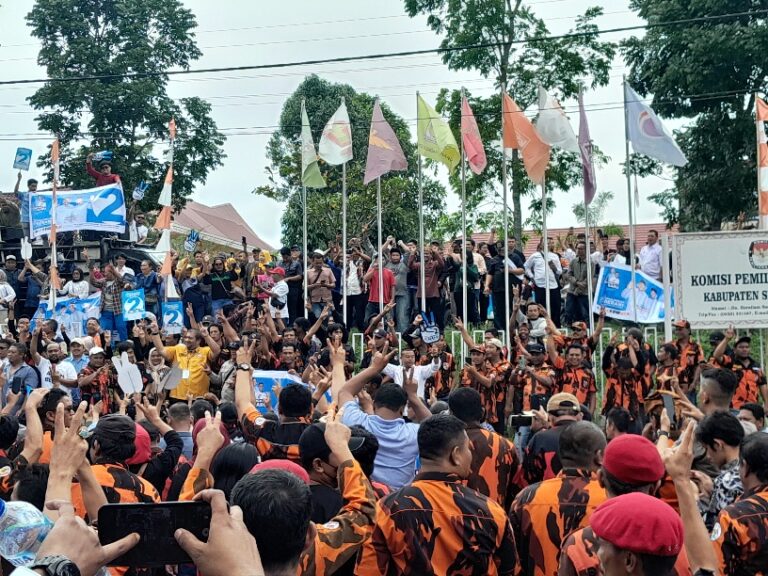 Ribuan Massa Antar Pasangan Anton Saragih dan Benny Gusman Sinaga Pencabutan Nomor Urut