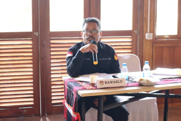 Bawaslu Tapsel Sampaikan Saran Perbaikan DPT Pada Pleno Penetapan