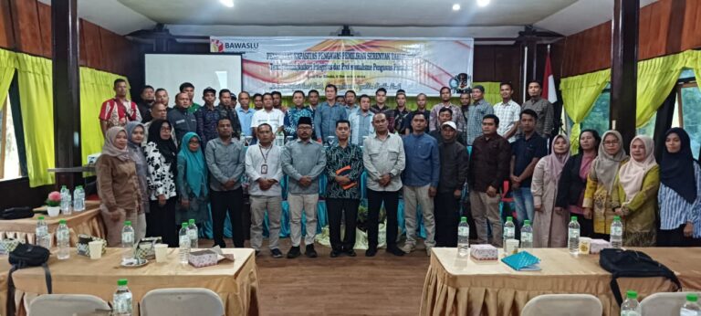 Bawaslu Tapsel Gelar Kegiatan Penguatan Kapasitas Ketua, Sekretariat dan Staf 