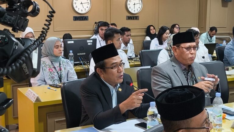 Penrad Siagian Bahas Isu Aktual dalam Raker DPD RI Dan Kementerian PANRB
