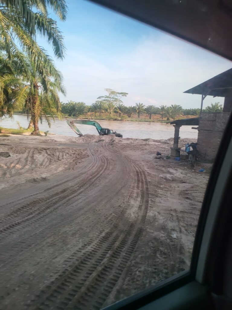 Penambangan Pasir Didesa Sukaraja di Duga Illegal, Alat Berat Pakai BBM Subsidi