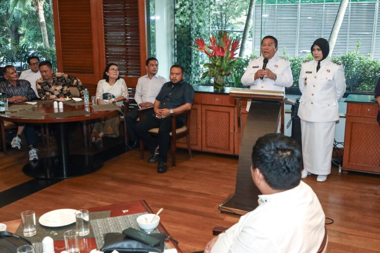 Wesly Silalahi SH MKn dan Herlina Hadiri Temu Rama dengan DPRD Dan OPD Pemko Pematangsiantar Di Jakarta