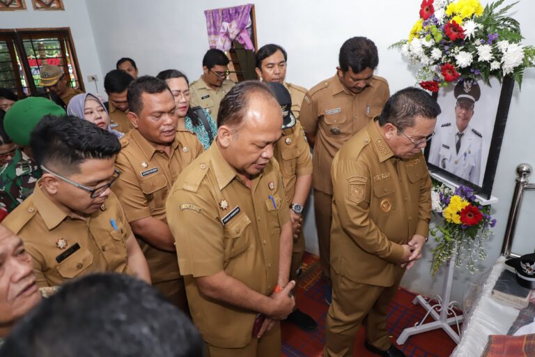 Pemko Pematangsiantar Melayat Kerumah Duka Lurah Sukaraja
