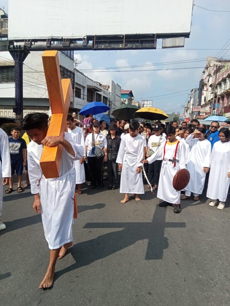 Mengenang Hari Kematian Yesus 30-33 Masehi Lampau, GAMKI Siantar Gelar Prosesi Jalan Salib