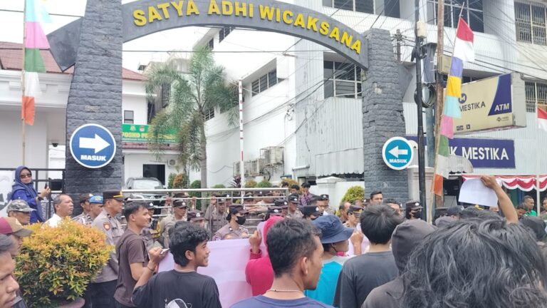 Sejumlah Mahasiswa Demo Desak Kajari TindaSeksi Intelijen Kejari Siantar Diduga Intervensi Sejumlah Proyek PU Siantar