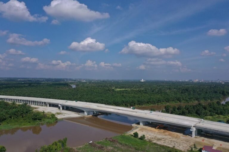 Jalan Tol Trans Sumatera  Progres 98 Persen, Jembatan Siak Dukung Konektifitas Rengat Pekan Baru 