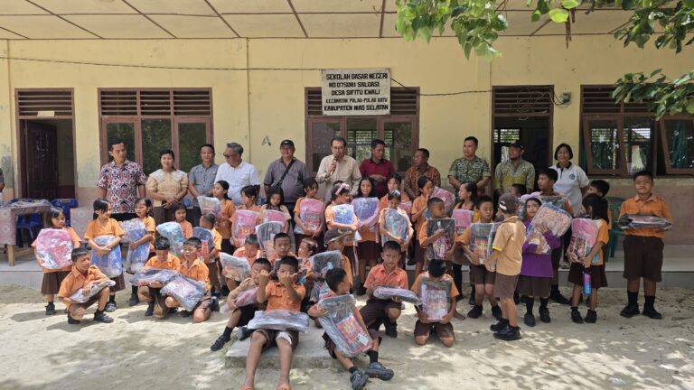 Ketimpangan Pendidikan Terkuak di Nias, Penrad: Hak Anak Kepulauan Sama dengan Kota Besar