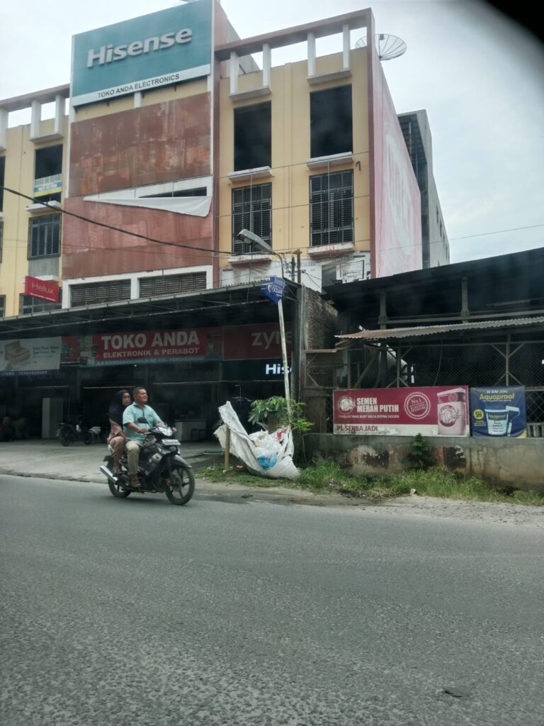 Toko Prabot Anda Perdagangan, Malam Berubah THM Disinyalir Beredar Minuman Alkohol, Wanita dan Narkoba