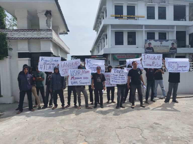 Tidak Serius Tanggapi Laporan, Front Justice Demo Kejari Simalungun 