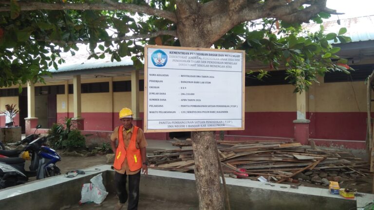 Proyek SMA N1 Bandar Disinyalir Asal-asalan Sebab Plang Proyek Ditempel Tersembunyi